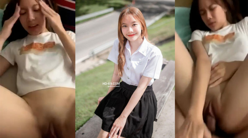 Thai female student has sex with her boyfriend in the dorm room